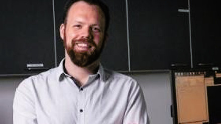 Seven Lee cropped.jpg